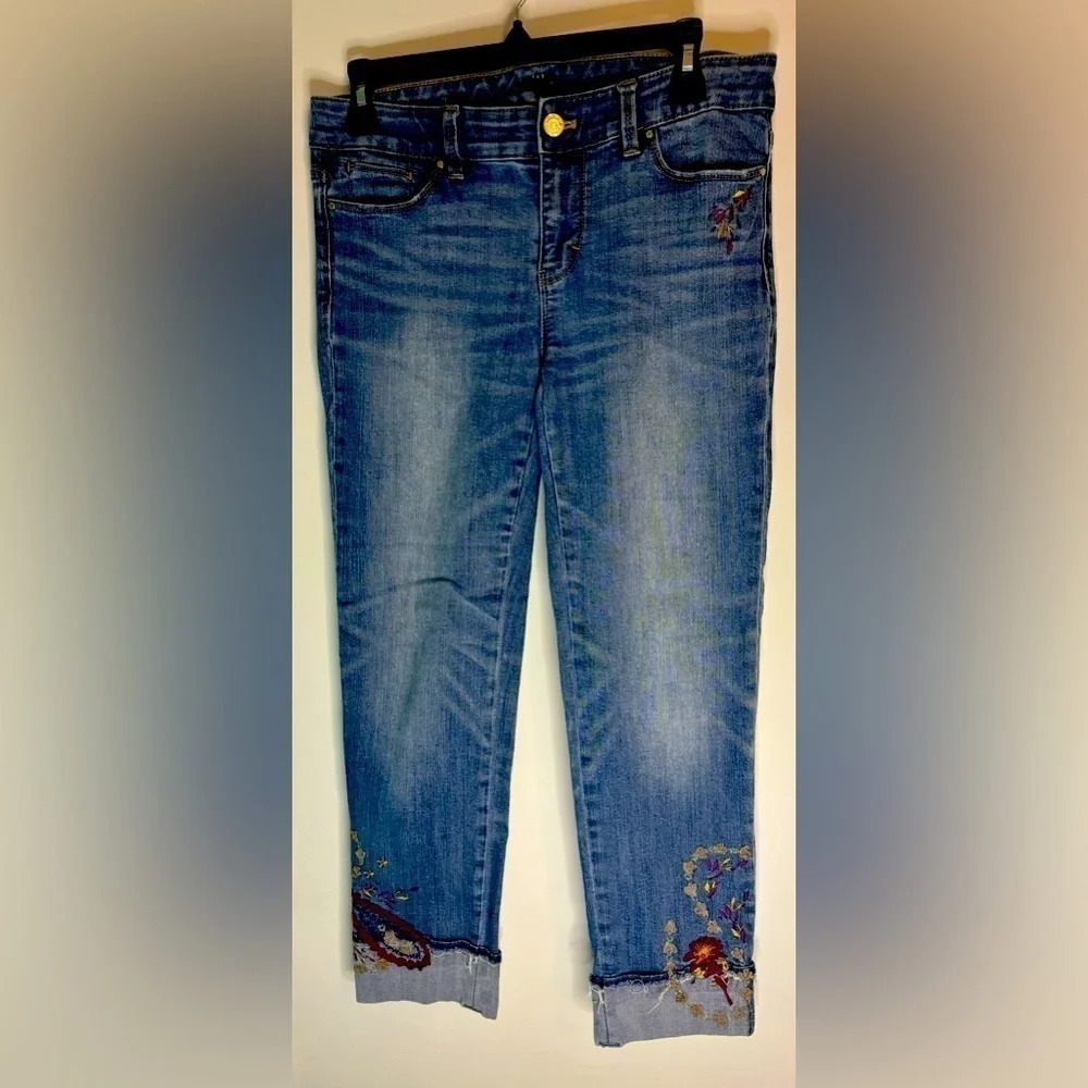 White House Black‎ Market Jeans The Slim Crop Size 2 Embroidered Floral, Cuffed